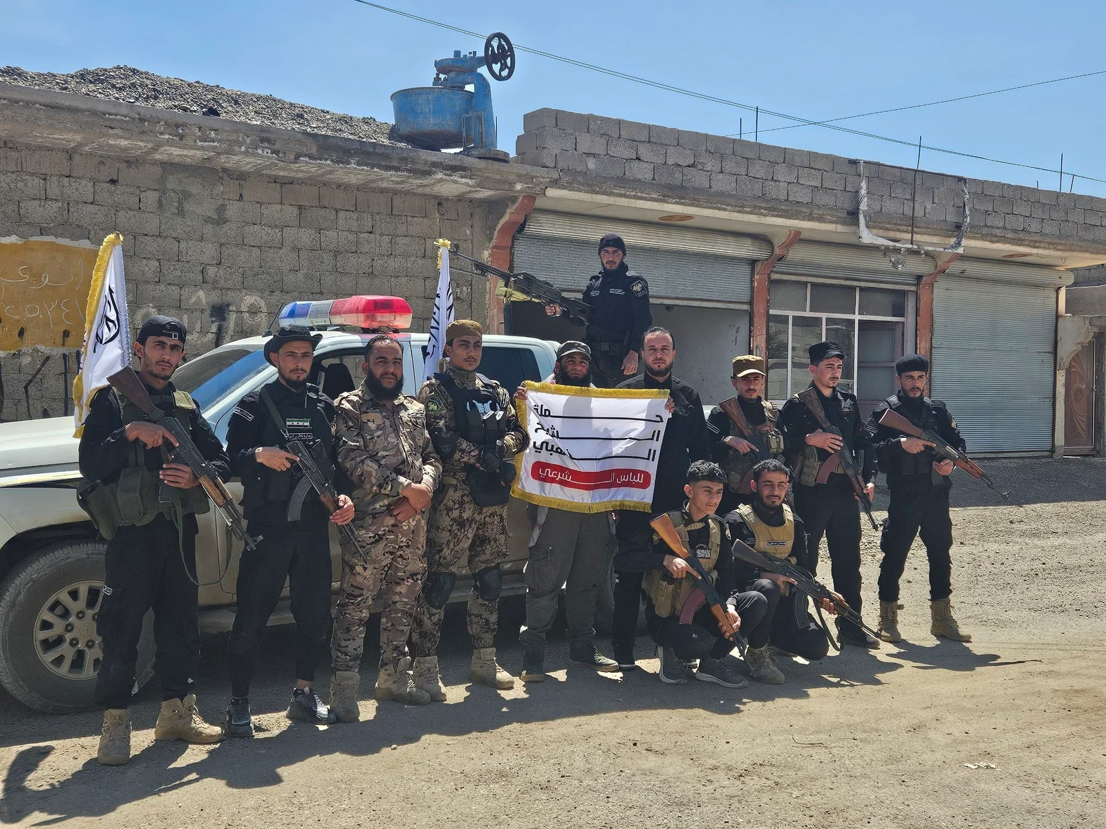 توزیع حجاب قانونی و مخفی در Deir al-Zor، سوریه (آوریل 2026)