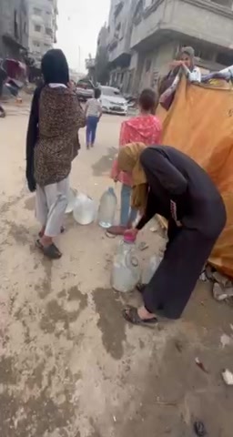 توزيع الحجاب الشرعي والستر في درعا - سوريا (مايو 2025)